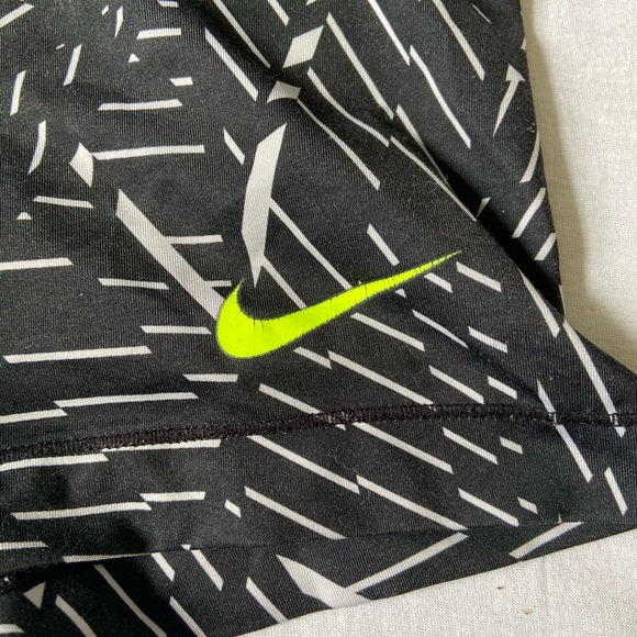 Small Nike pro’s - Picture 4 of 4